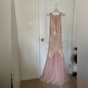 Dress worn once in excellent condition